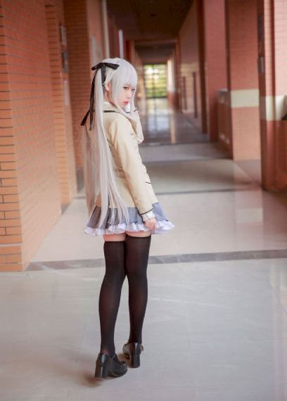 年轻漂亮的女教师在线