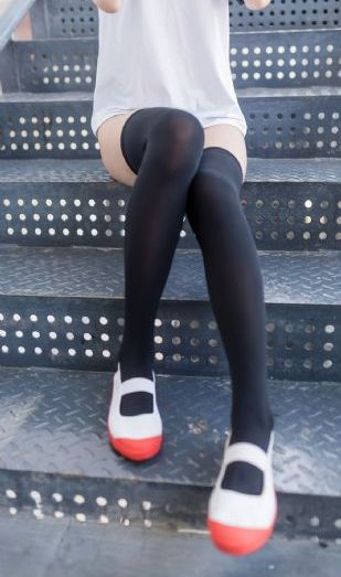 年轻漂亮的女邻居