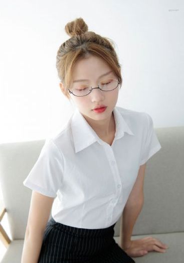 楼下的女人