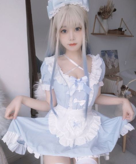 他从火光中走来