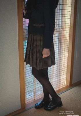 站在墙外等红杏